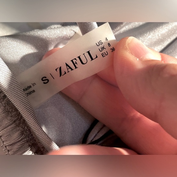 Zaful Cut-Out Grey Smocked Textured Bikini • Size 4 - Picture 7 of 9